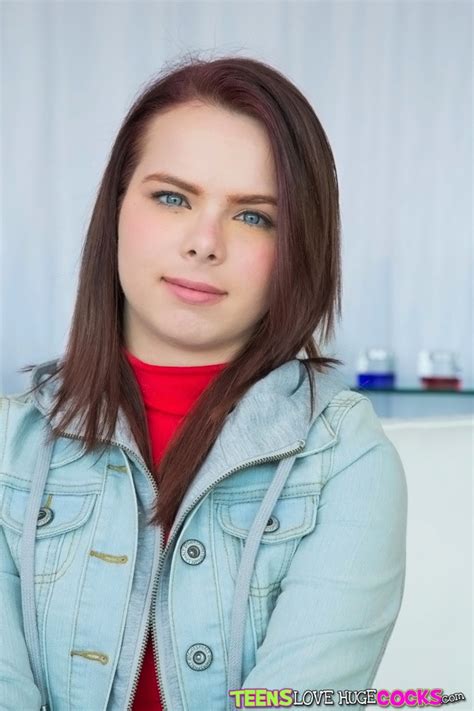 Blue Eyed Babe Fucked A Tall Guy Photos Jennifer Stone MILF Fox