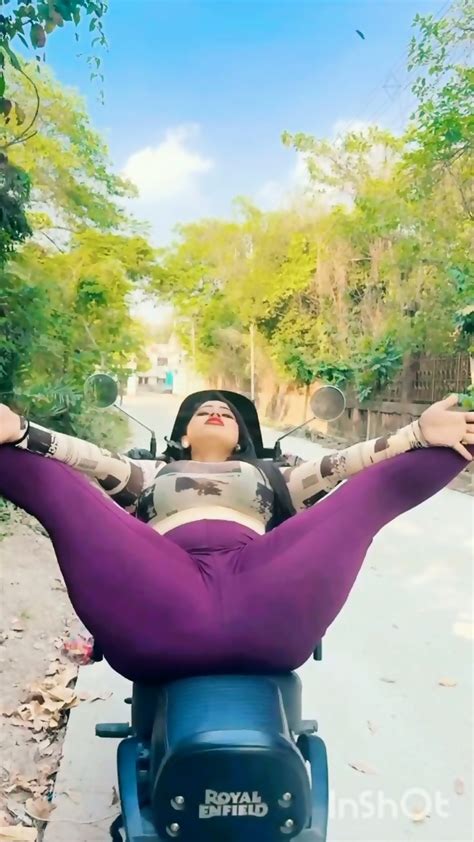 IG Hot Bold Model Shilpa Official 6 9 Sexy Outdoor Dance
