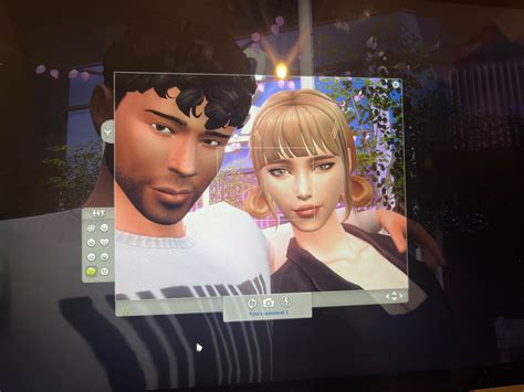 Didnt know you could change poses for the selfies, this is so damn cute