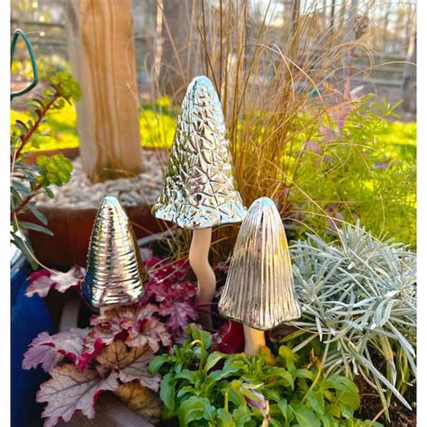 22 Best DIY Outdoor Mushroom Ideas For A Whimsical Garden 55 OFF