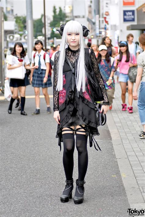 Harajuku girl w horns in dark street style by Nude N Rude Metamorphose Temps de Fille 原宿