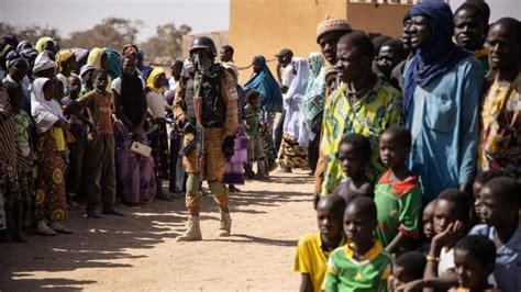 Violencia Desplaza A Personas En Burkina Faso El Ni O De La