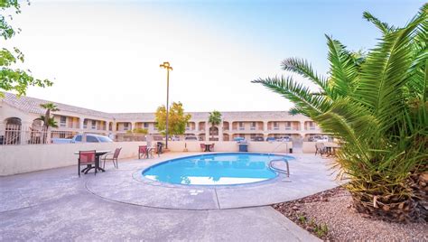 6 Pet-Friendly Hotels Near Laughlin, Nevada (2025 Update) - Catster