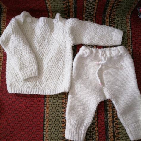 Тёплый вязаный костюм, в хорошем состоянии, на 6-9месяцев. В личке ...