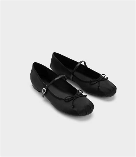 Jennie có đôi giày xinh siêu cấp lại là hot trend được mê nhất gần đây đảm bảo nàng nào cũng