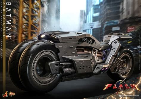 Hot Toys Batman And Batcycle Figure Set Limited Collectible Comic Concepts
