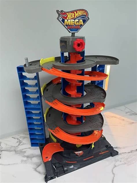 Hot Wheels Mega Garage sehr guter Zustand Gebraucht in Triboltingen für CHF 68 mit