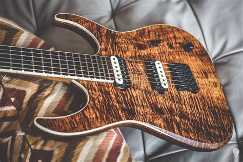Misha Mansoor's Blackmachine B2 : guitarporn
