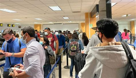 Reportan largas colas y demoras en Aeropuerto Jorge Chávez