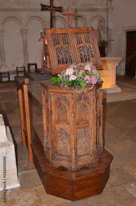 Fotka Lutrin En Bois Eglise De Jouancy Bourgogne France Ze Slu By