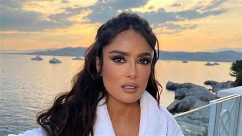 Salma Hayek Sabe Cu L Es El Bikini Que M S Favorece A Las Chicas Con Pecho Grande