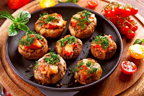 Як приготувати фаршировані капелюшки печериць в духовці цілком