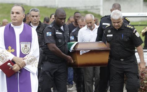 Corpo De Pm Morto Por Criminosos Na Avenida Brasil é Sepultado Na Zona