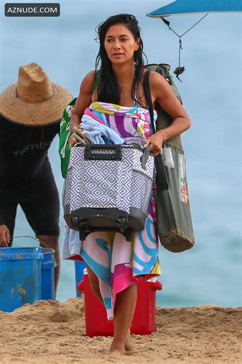 Nicole Scherzinger Sexy Singer Rocks A Bikini And Body Chain Combo For Dip In The Rain While On