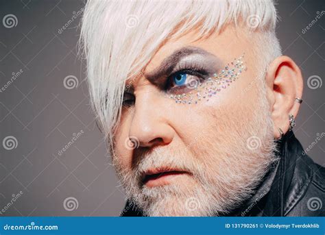 Soy Gay Y ése Es ACEPTABLE Mirada Masculina Del Maquillaje Transexual Hombre Exótico Del