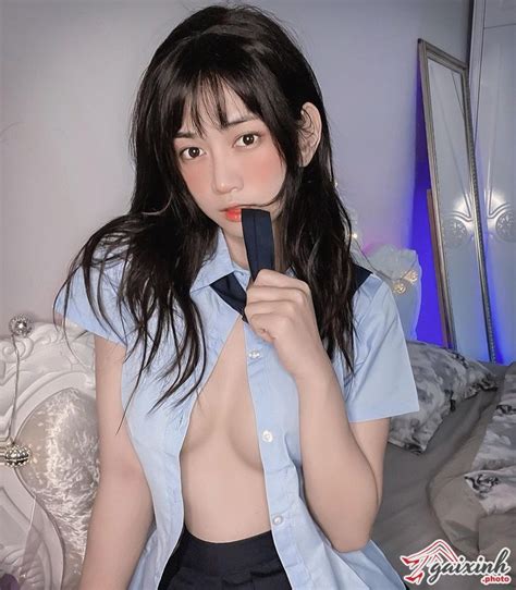 Lê Bống Sexy Mặc Bikini Khoe Vòng 1 Bốc Lửa Vòng 3 Khủng