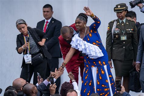 Francia Márquez Que Se Sienta En El Cuerpo Y En El Vestido La Otra Forma De Hacer Política En