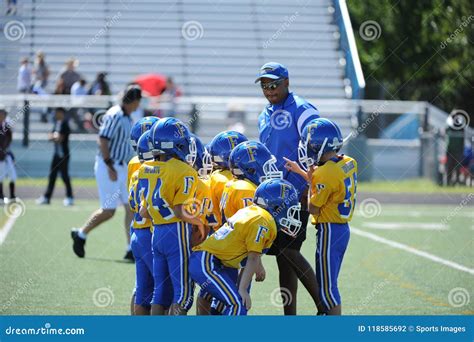 Pop Warner Football editorial photography. Image of teams - 118585692