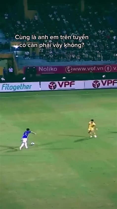 Đi Bộ Vuốt Râu Vs Chạy Bộ Vấp Cỏ