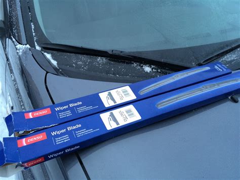 Замена щеток стеклоочистителя — Mitsubishi Outlander XL, 3 л, 2008 года ...
