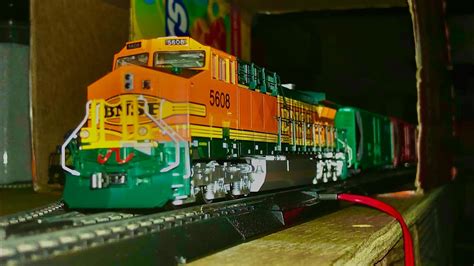 Ho Scale Bnsf Ac4400cw Leads A Short Manifest With A Cn Dash 9 Dpu