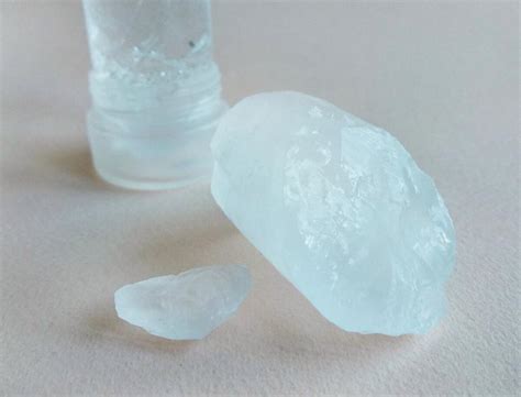 Дезодорант-кристалл из квасцов: секреты длительного использования