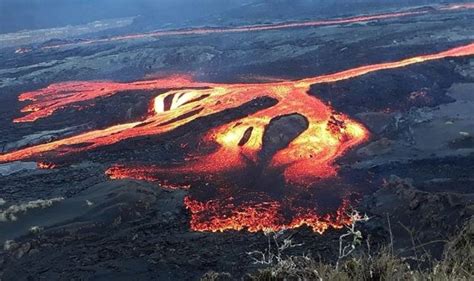 Galapagos volcano eruption sparks evacuation as tourists are warned ...