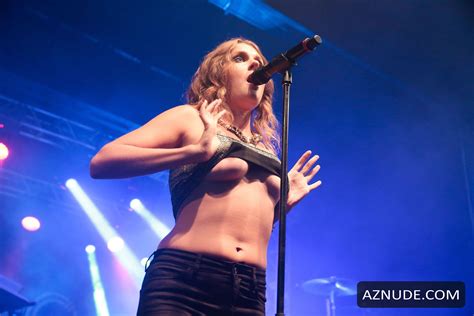 Tove Lo Flashing Her Tits While Performing In Rio De Janeiro AZNude