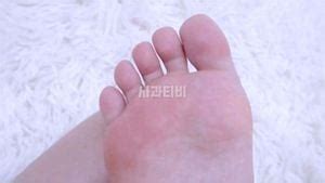 Watch 남자가 발에다가 코박죽하고 보지 핥더니 분수터짐 발 딜도 분수 Porn SpankBang