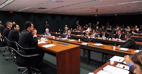 G Comissão de Direitos Humanos aprova autorização para cura gay notícias em Política