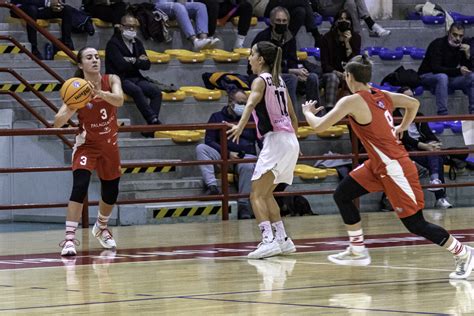 Serie A2 Femminile Il Palagiaccio Espugna Il Parquet Della Nico