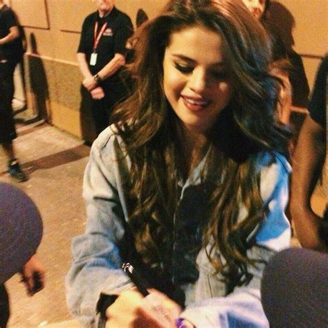 Selena Gomez Wiki Gay Amino