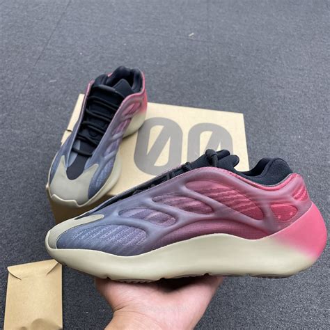 Adidas Yeezy 700 V3 Fade Carbon Gw1814