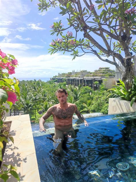 Hot Dudes Good Mood On Twitter Rt Gwoodlight Retweet If You Want An Invitation In My