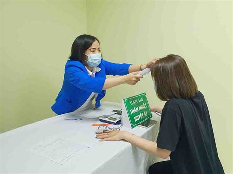 Theo hot girl cầu lông Nguyễn Thùy Linh khám phá quy trình tiêm vaccine COVID 19 cho các VĐV