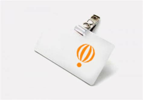 Пластиковые бейджи на клипсе