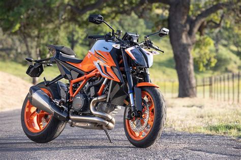 Aprilia Tuono V4 Factory Vs KTM 1290 Super Duke R Evo Vs Yamaha MT 10 SP Hyper Naked