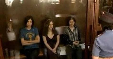 Диалог с законом 18 Каждая участница Pussy Riot приговорена к двум годам колонии