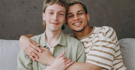 Cosas Que Todo Hombre Gay Bi Deber As Estar Haciendo En Sus Veintes Plaza Diversa