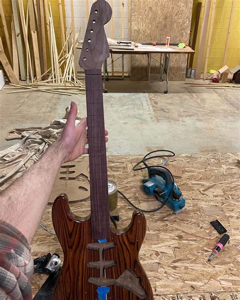 Lil bit more : r/Luthier