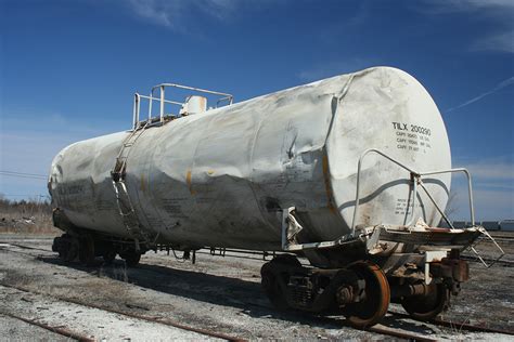 Living on Earth: Oil Train Safety Off Track