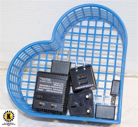 UNIVERSAL PLUG CONVERTER