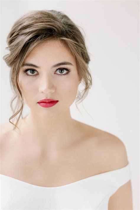 Modern Clean White Wedding Inspiration | Classic wedding hair, Bride