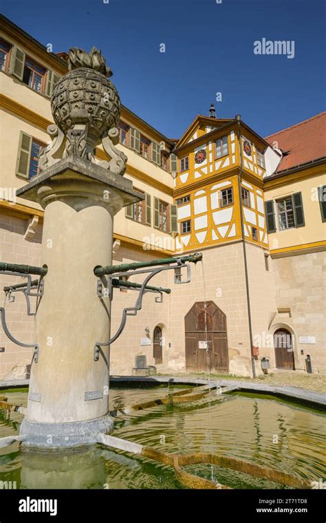 Schlossbrunnen Schlosshof Schlo Hohent Bingen T Bingen Baden