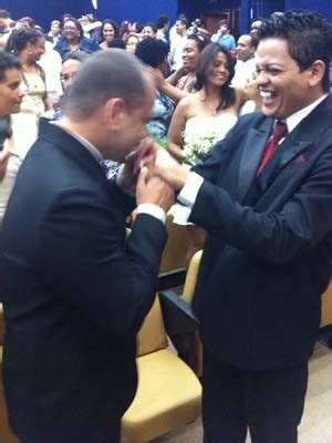 G Beijo Coletivo Marca Maior Cerim Nia De Uni O Est Vel Gay Do Mundo Not Cias Em Rio De Janeiro