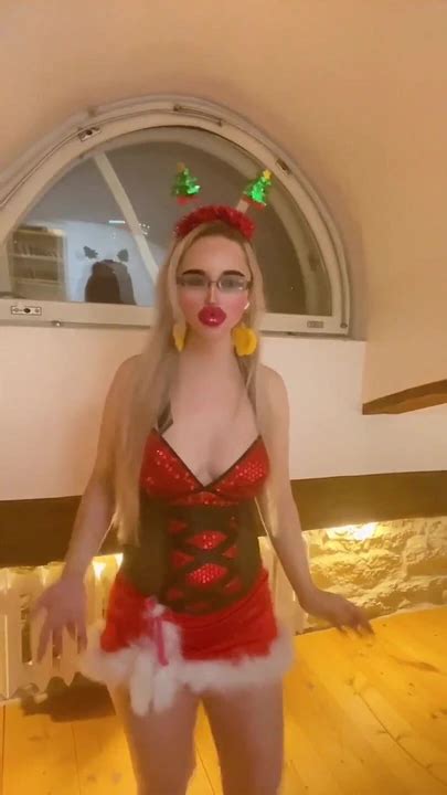 Love Addiction In 2025 Understanding The Complexities Blonde Porn Feat FinDom Goaldigger