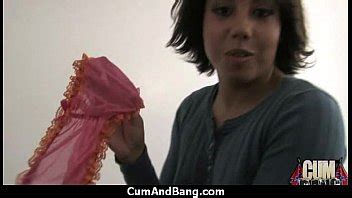 Un poussin noir se fait défoncer par un groupe de mecs blancs 4 XVIDEOS