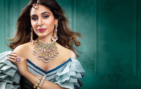 Wallpaper Girl Hot Sexy Fashion Smile Beautiful Figure Model For Mobile And Desktop