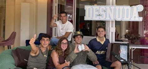 La Marca De Moda Nude Project Crea La Desnuda Su Propia Marca De Cerveza