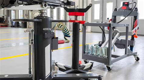 What's The Difference Between Floor & Transmission Jacks